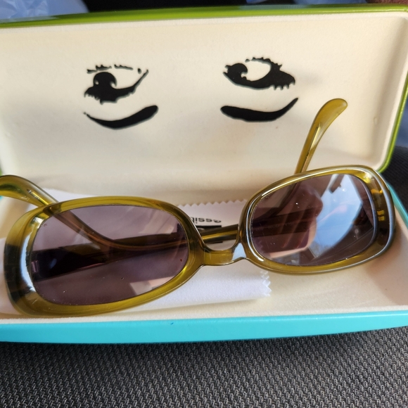kate spade Accessories - KATE SPADE SUNGLASS CASE AND KATA SUNGLASSES